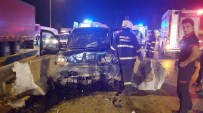 Aşırı Hızla Çarptığı Beton Bariyeri Parçaladı