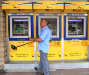 ATM'den 'Eksildiği' İddia Edilen Paraları Dedektörle Aradılar