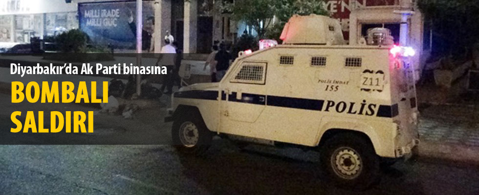 Diyarbakır'da AK Parti binasına bombalı saldırı