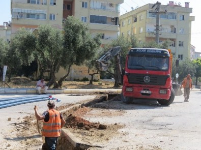 UEDAŞ Halitpaşa Mahallesi'nde Kabloları Yer Altına Alıyor