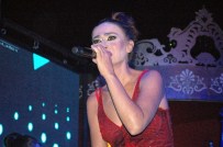 YILDIZ TİLBE - Yıldız Tilbe sahnede şarkısını unuttu