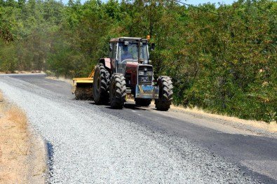 Büyükşehir Belediyesi Pütürge'de Yol Çalışmalarını Sürdürüyor