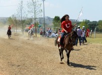 ALI KARAMıK - Rahvanlar Kayapa'da Tozu Dumana Kattı