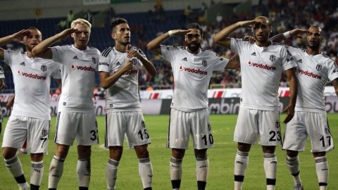 Şehitlerimiz unutulmadı! Gollerin ardından asker selamı