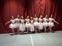 TURNE - Çukurova Üniversiteli Balerinler İzmir'de Ayakta Alkışlandı