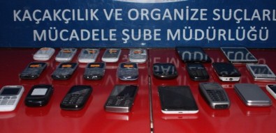 Elazığ'da 34 Adet Kaçak Cep Telefonu Ele Geçirildi