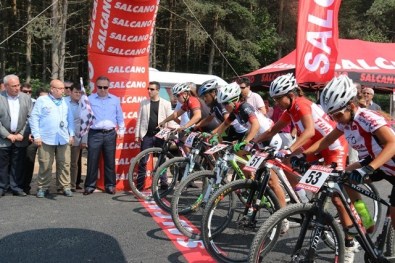 Madalyaları Vali Ali Fidan Verdi