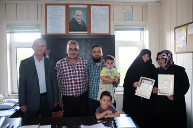 Suşehri'nde Hafızlık Sınavını Kazanan 2 Kişi Belge Aldı