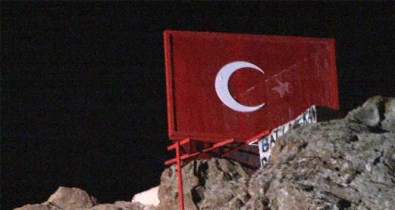 Başkent'te Türk Bayrağı'nın Yıldızını Söktüler!