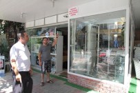 ŞEKERHANE MAHALLESİ - Bozuk Bilgisayarları Çalarken Kameraya Yakalandılar