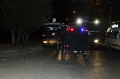 Diyarbakır'da TOMA'ya Saldırı Açıklaması 2 Polis Yaralı
