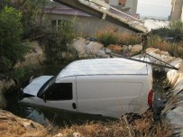 ÜÇTEPE - Ekmek Arabası Havuza Düştü