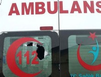 AMBULANCE - Hasta çocuğu almaya giden ambulansa saldırdılar