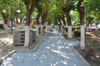 ÇEŞMELI - Kuşadası'nda Parklar Yenileniyor
