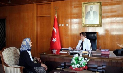 Naciye Nine Kadın Valiyle Tanıştı