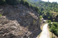 HÜSEYİN ÇELİK - Nazilli'de Heyelan Riski Mahalleyi Tedirgin Etti