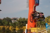 KAMIKAZE - Çocuklar Tatilin Son Haftalarını Lunaparkta Geçiriyor