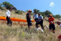 PARAŞÜTÇÜ - Dağın Yamacına Çakılan Paraşütçü Yaralandı