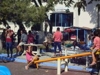 Foça'da 45 Kaçak Göçmen Yakalandı