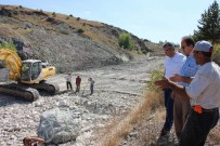 KARKıN - Heyelan Ve Su Taşkınlarına Karşı Altınoluk Göleti Onarıma Alındı