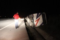 SERVİS OTOBÜSÜ - Tavşanlı'da Trafik Kaza Açıklaması 1 Yaralı