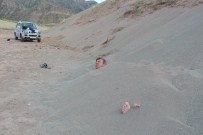 TIP DOKTORU - Dağdan Akan Kum Şifa Dağıtıyor