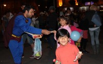 Macaristan'da Mülteci Çocuklara Oyuncak Dağıtıldı
