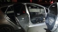 Otomobil Bariyere Ok Gibi Saplandı Açıklaması 1'İ Ağır 5 Yaralı