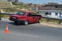 Tekeri Patlayan Araç Bariyerlere Çarptı Açıklaması 5 Yaralı