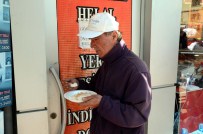 Üç Yıldır Her Hafta 500 Kişilik Yemek Veriyorlar