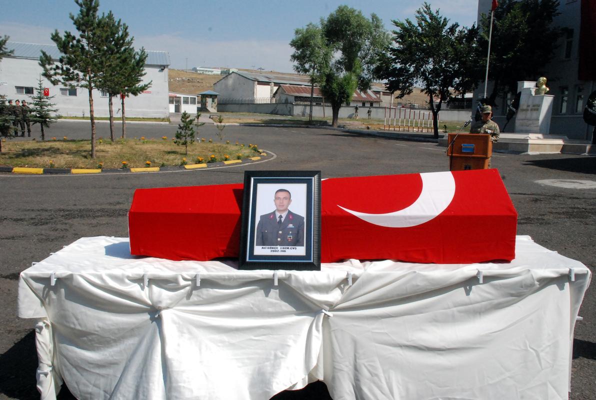 Şehit cenazesinde gözyaşları sel oldu