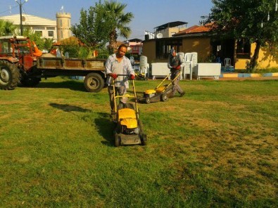 Alaşehir Park Ve Bahçeler Müdürlüğü'nden Yoğun Mesai