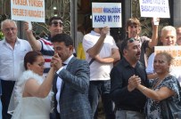 EĞLENCE MEKANI - Cenaze Müziği Eşliğinde Gelin-Damatlı Eylem