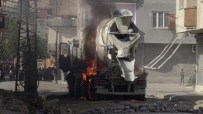 BETON MİKSERİ - Cizre'de YDG-H Üyeleri Bir İş Makinesini Yaktı, Olay Yerine Gelen Polise Saldırdı