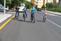Denizli'de Çocuklar Bisikletten İnmiyor