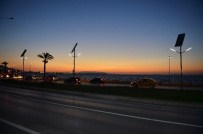 TEMİZ ENERJİ - İzmir'de Sahile Güneş Enerjili Aydınlatma