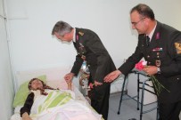 ABDULLAH KÜÇÜK - Jandarma Alay Komutanı Albay Taşkın Huzur Evini Ziyaret Etti