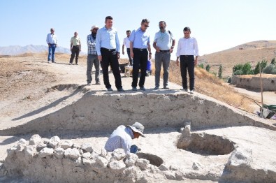 Karahüyük'teki Kazı Çalışmaları 68 Yıl Sonra Yeniden Başladı