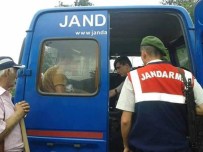 FAHRI YıLMAZ - Köylüler, PKK'lı Zannettikleri Iraklı Mülteciyi Jandarmaya Teslim Ettiler
