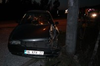 KOZCAĞıZ - Kütahya'da Elektrik Direğine Çarpan Sürücü Yaralandı
