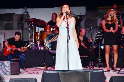 Nilüfer'den Muhteşem Konser