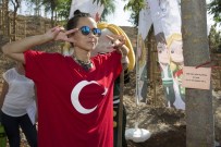CANLI PERFORMANS - Romanyalı Ünlü Popçu, EXPO 2016 Alanına Türk Bayraklı Tişörtüyle Ağaç Dikti