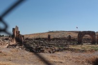 TURİST KAFİLESİ - Terör Olayları Turizmi De Vurdu