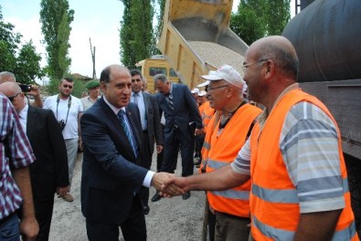 Vali Çomaktekin'den Köy Yollarındaki Çalışmalara İnceleme