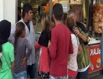 35 Suriyeliye döner ısmarladı, parasını ödemedi