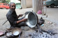 KALAYCILIK - Bir Zamanlar Randevu İle Çalışırdı, Şimdi Köy Köy Dolaşıp İş Arıyor