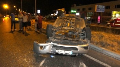 Burhaniye'de Takla Atan Otomobilde 2 Kişi Yaralandı