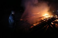 Bursa'da Elektrik Direği Deposunda Yangın