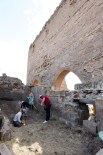 SANAT TARIHI - Eski Ahlat Şehri Kazıları Başladı