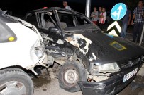 Kamyonet İle Otomobil Çarpıştı Açıklaması 2 Yaralı